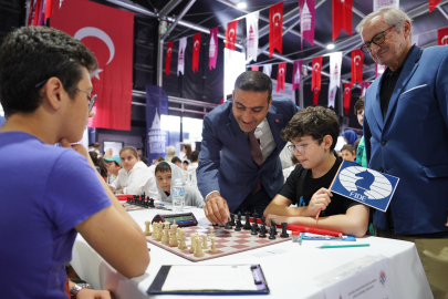 Beyoğlu  Satranç Turnuvası'nda dereceye giren sporcular ödüllendirildi