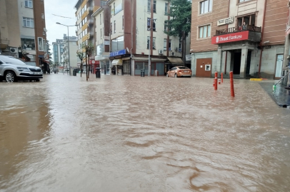 TRABZON'da sağanak: Araklı-Bayburt kara yolu trafiğe kapandı (VİDEO EKLENDİ)