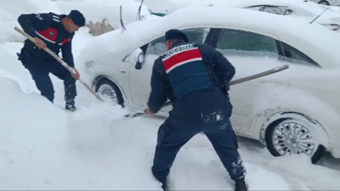 Sivas'ta 645 yerleşim yeri ulaşıma kapalı (2)