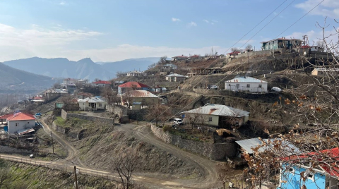 Hakkari'nin bir ilçesinde kış diğerinde bahar havası/Ek fotoğraflar