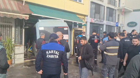 İstanbul - Kartal'da minibüs dükkana girdi, yaralılar var -1