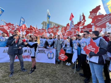 Hep-Sen'den bakanlık ve YÖK binası önünde basın açıklaması