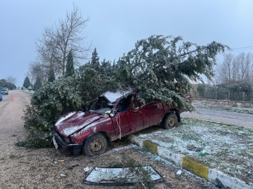 Çaldığı kamyonetle kaza yapıp, başka bir aracı daha çalıp kaçtı (2)