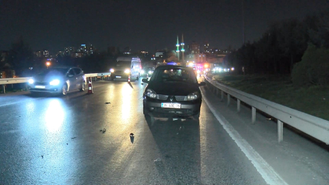 İstanbul - Bağcılar TEM Otoyolu'nda otomobilin çarptığı motosikletli hayatını kaybetti